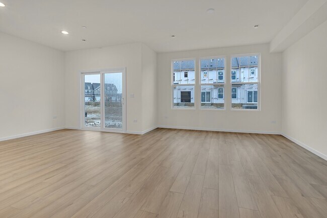 Foto del edificio - 5917 Hawkweed Dr