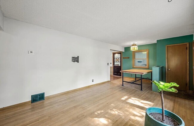 Foto del edificio - 6121 Trinity Dr NE