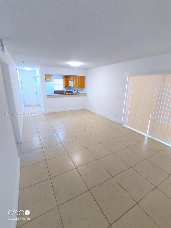 Building Photo - 1484 Lake Crystal Dr