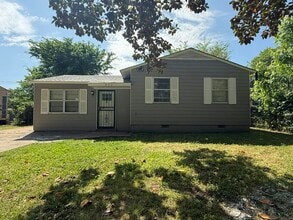 Building Photo - 933 Leacrest Ave