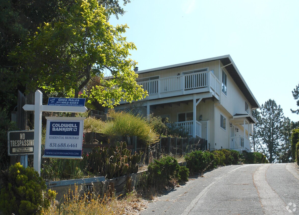 Primary Photo - 141 Oak Ln