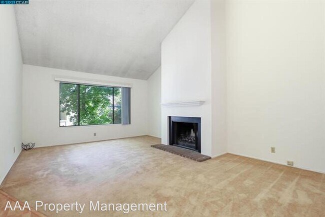 Foto del edificio - 3 br, 2.5 bath House - 378 Camelback Rd.