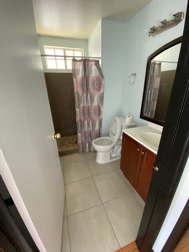 Master bath - 92 -1019 lalahi st