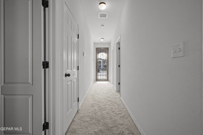 Foto del edificio - 604 Cedarwood Ave