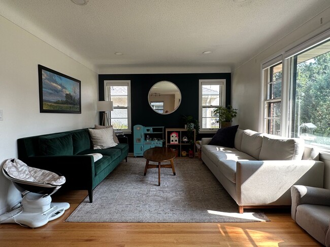 Building Photo - Nokomis Area Single Family Home, Very Clea...