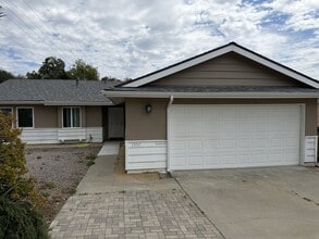Building Photo - 1557 Southwood Dr