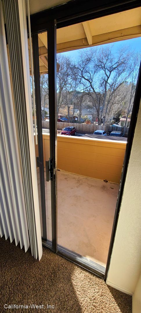 Building Photo - 2 br, 1 bath House - 3141 Spring Street, #207