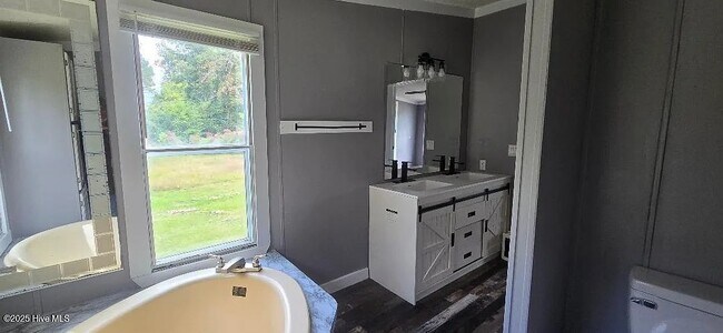 Building Photo - 356 High School Rd