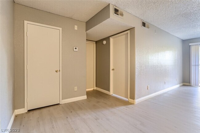 Foto del edificio - 220 Mission Newport Ln