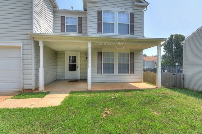 Building Photo - Crowder Mountain Big Beautiful 4Bed/3Bath ...
