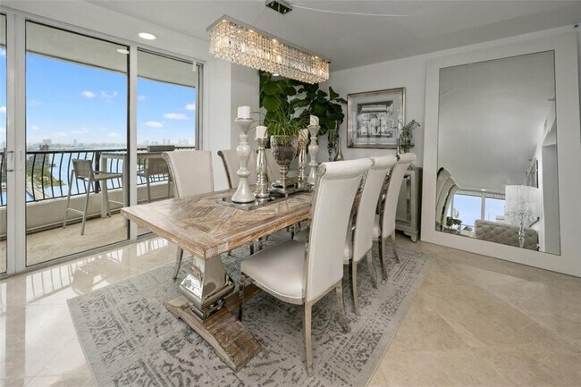 Foto del edificio - 555 NE 15th St