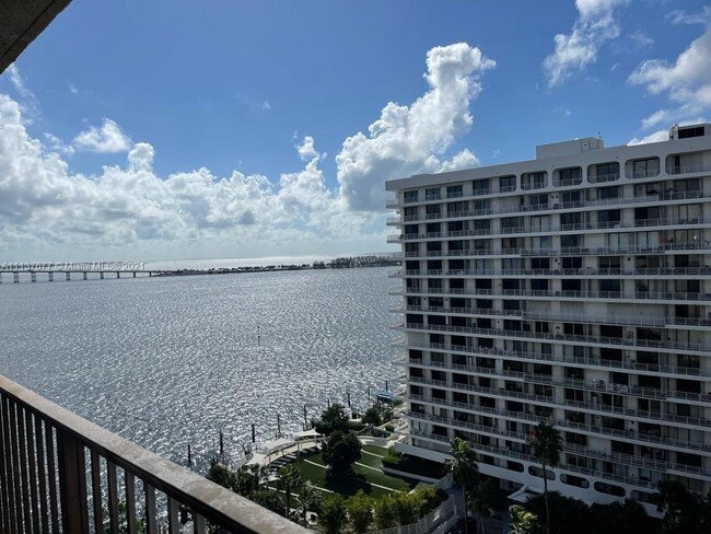 Foto del edificio - 1450 Brickell Bay Dr