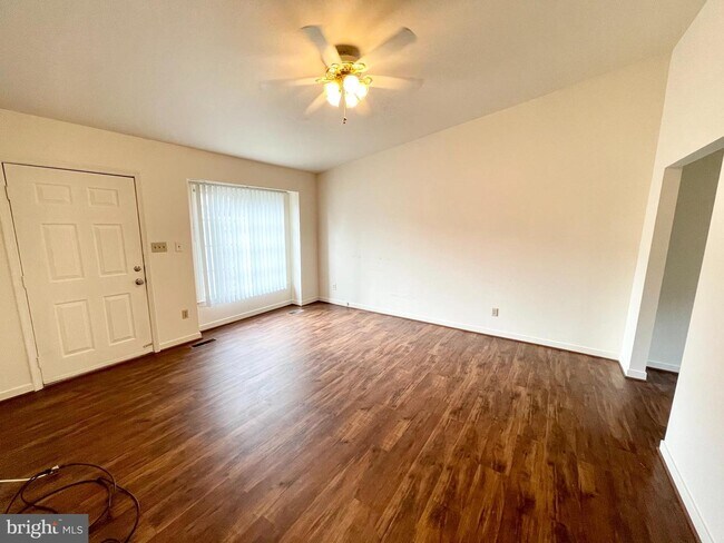 Building Photo - 2112 Kaiser Dr