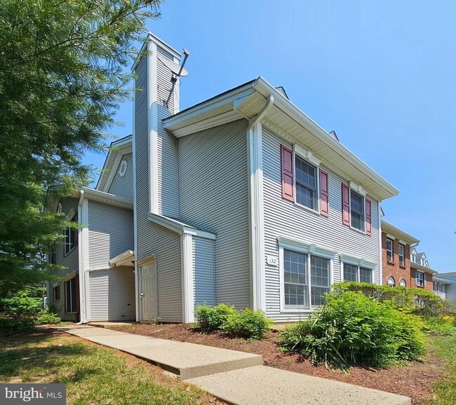 Building Photo - 132 Shrewsbury Ct