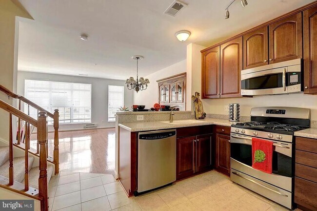 Building Photo - 42541 Highgate Terrace