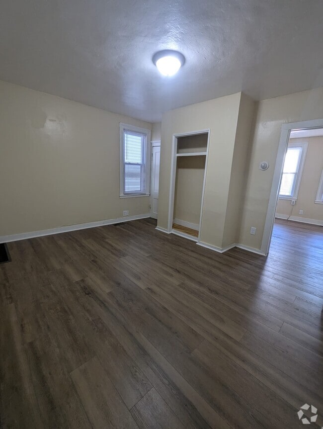 Building Photo - 34 Hallock St