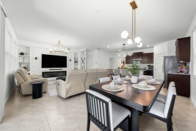 Building Photo - 7552 Oakmoss Loop