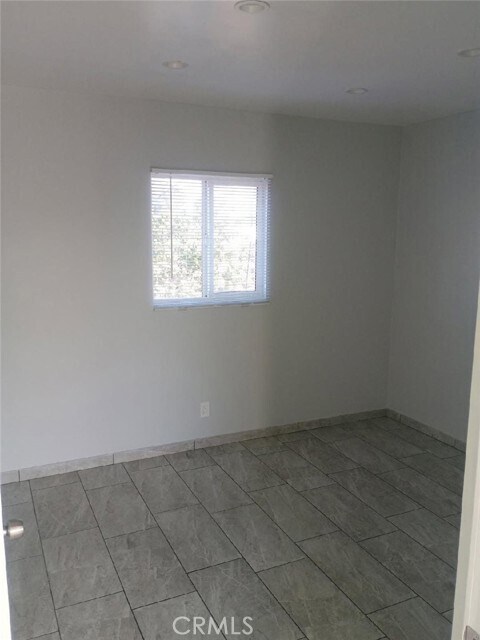 Foto del edificio - 1319 W 92nd St