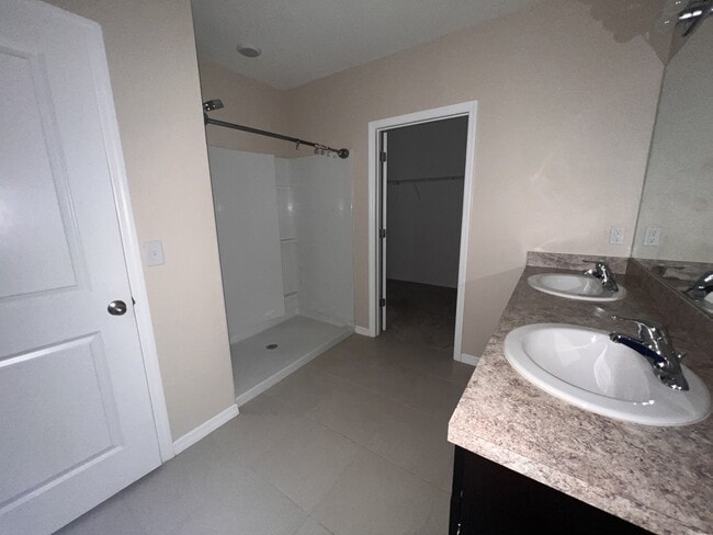 Building Photo - 9704 Pepper Tree Trl