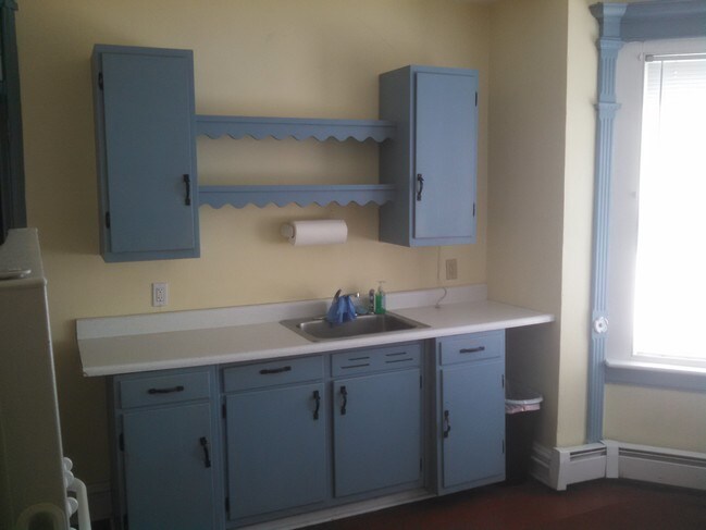 kitchen - 209 Monument Ave
