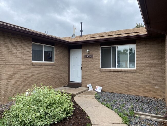 Building Photo - STUDENTS WELCOME! Spacious Basement Apartment 2 Bedroom 1 Bathroom West Fort Collins