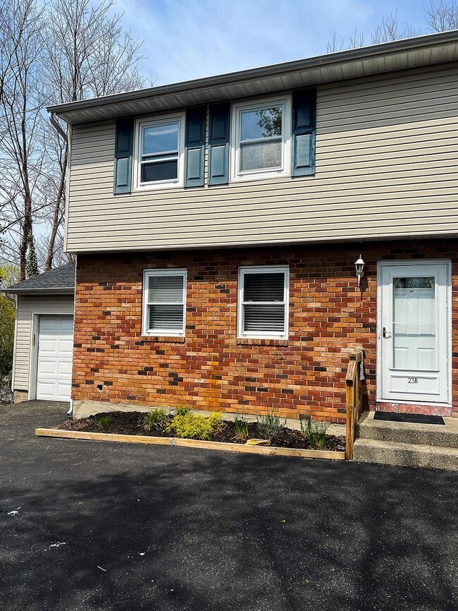 Building Photo - 23 B Van Wicklen Ct