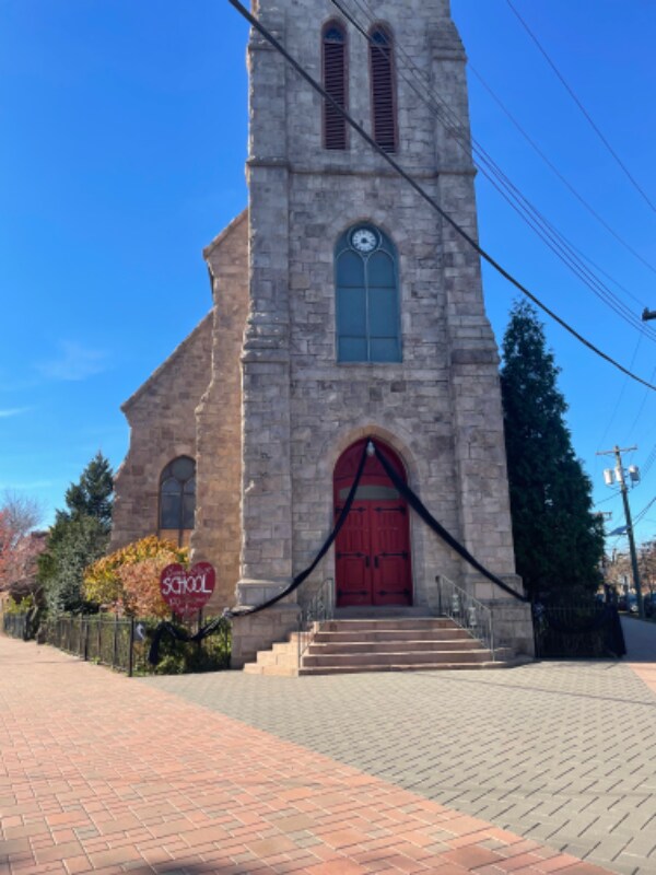 Foto del edificio - 562 Ferry Ave