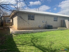 Building Photo - 2107 Magnolia Dr