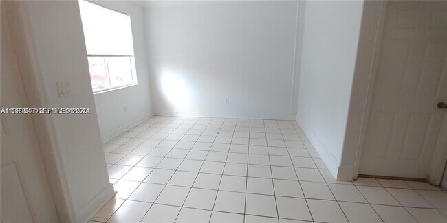 Foto del edificio - 1528 SE 24th Ct