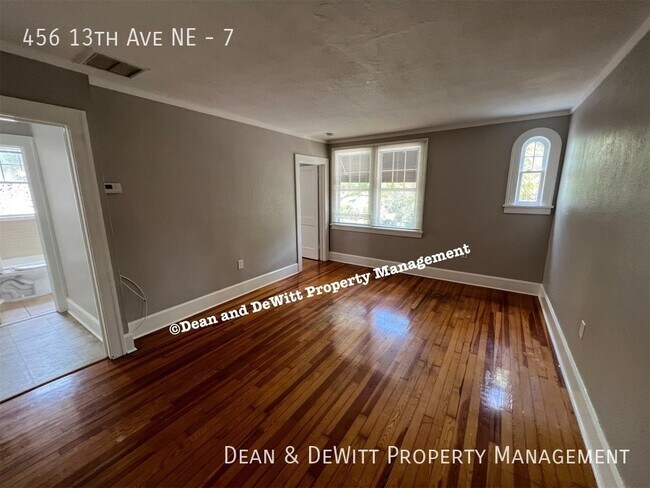 Foto del edificio - 456 13th Ave NE