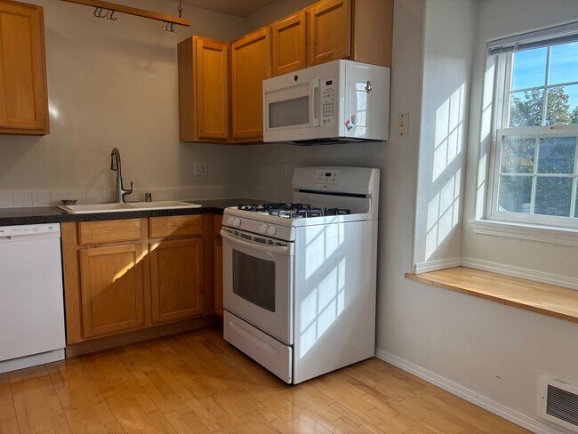 Foto del edificio - Light Filled Townhome - A Commuters Dream ...
