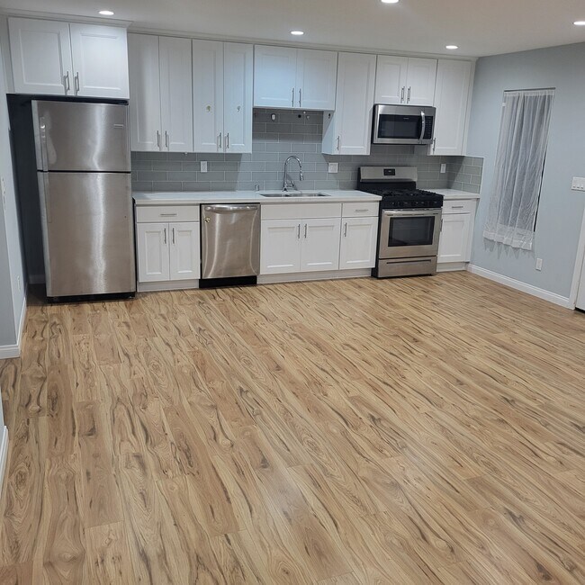 Cocina - 10829 Woodbine St