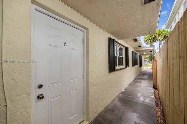 Building Photo - 2033 Dewey St