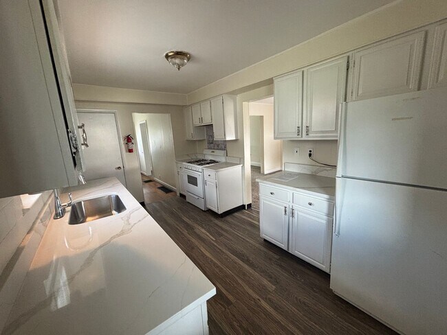 Building Photo - Newly Renovated Three Bedroom House