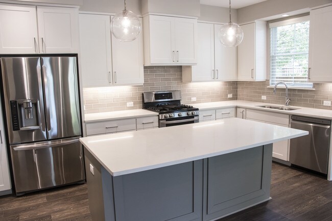 Cocina con isla grande - 6515 Davis Ln