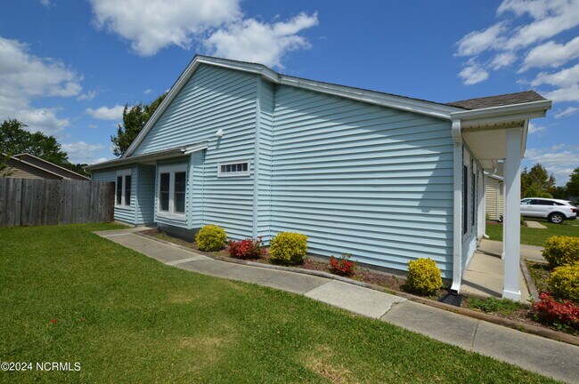 Foto del edificio - 3011 Foxhorn Rd