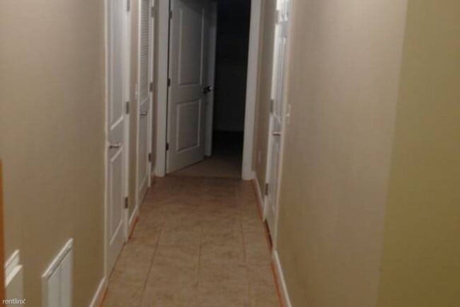 Building Photo - 3 br, 3 bath House - 2140 Saranac Court