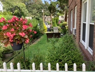 Front yard - 290 Bruce Park Ave