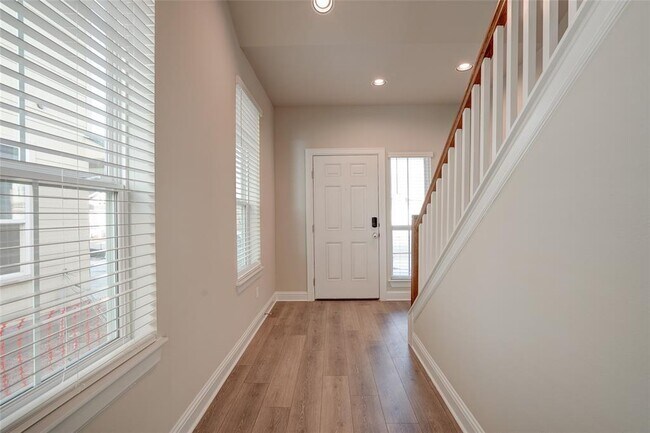 Building Photo - 135 Living Reef Dr