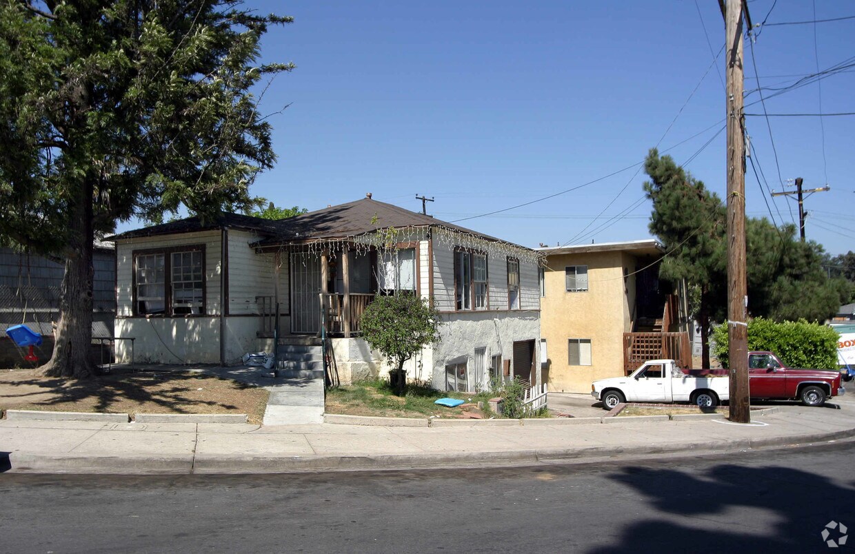Primary Photo - 4073-4075 51st St