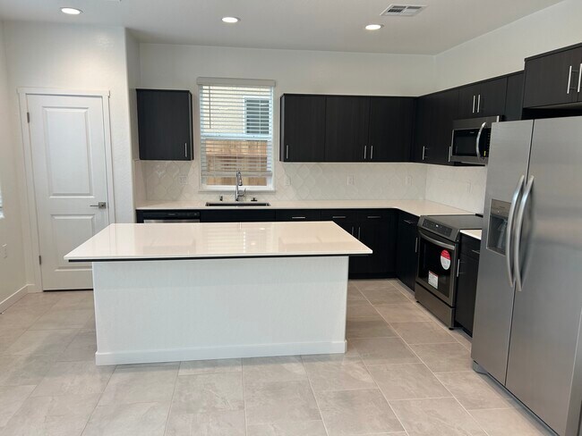 Building Photo - 11184 N La Brisa Dr