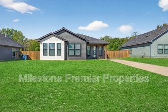 Building Photo - 1425 S 7th Ave