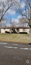 Building Photo - 614 Des Moines Dr