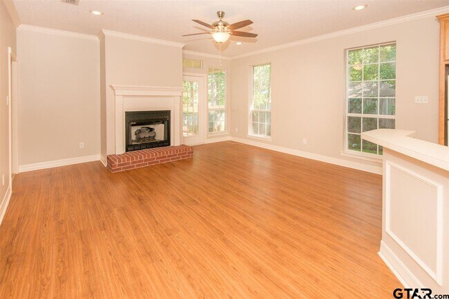 Building Photo - 3440 Iberville Dr