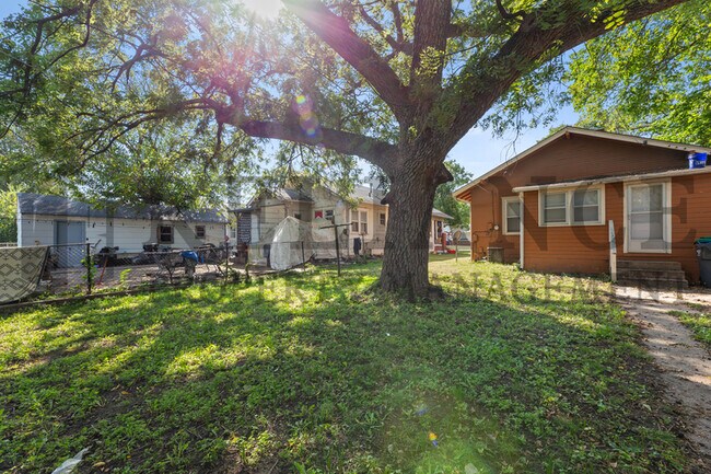 Foto del edificio - 2022 S Main St