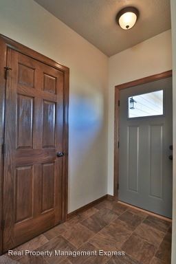 Interior Photo - 1608 S Foss Ave