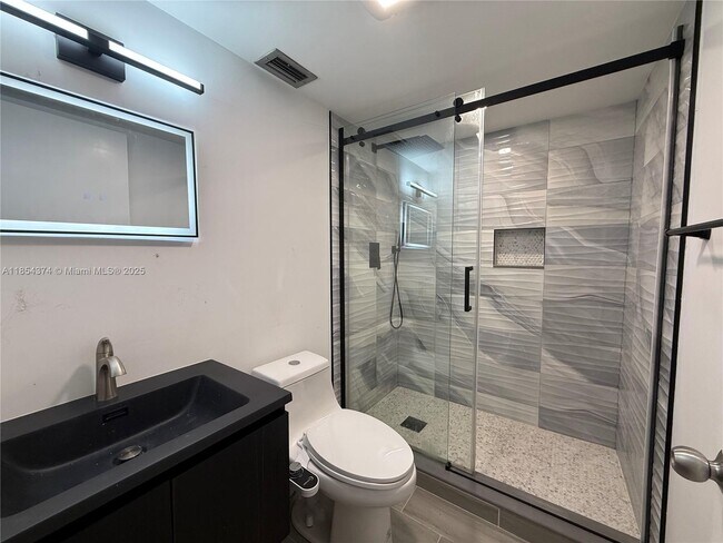 Foto del edificio - 8146 Thames Blvd