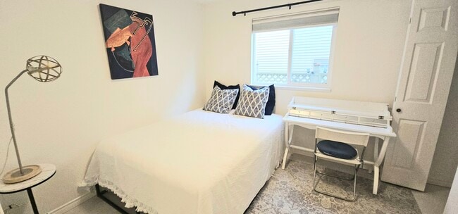 Building Photo - 2338 Chesterfield Av