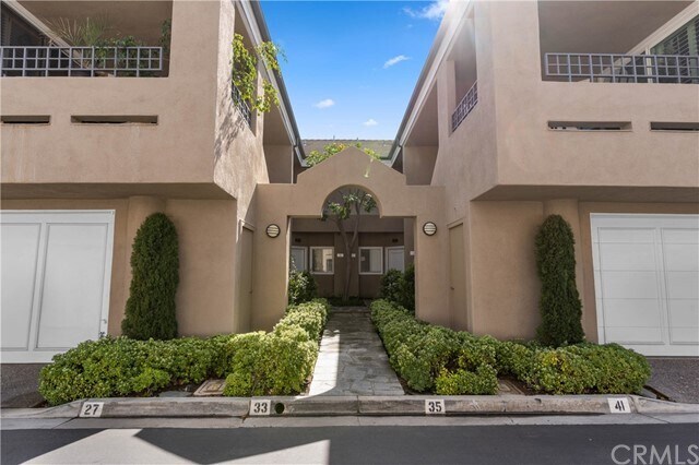 Foto del edificio - 33 Baycrest Ct