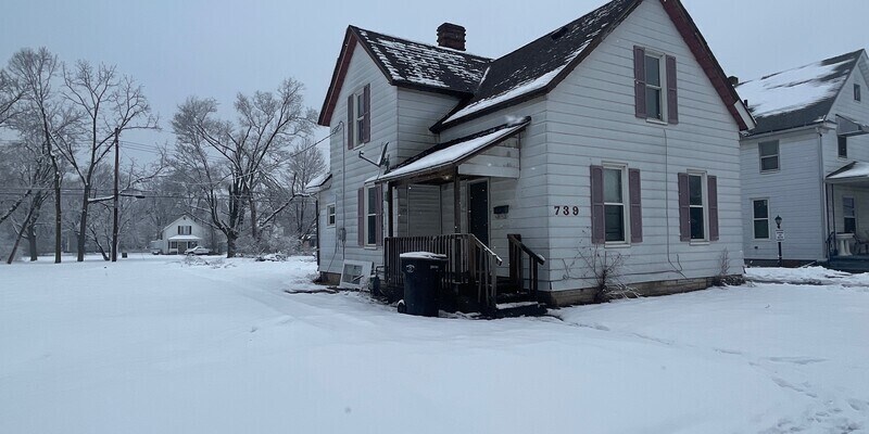 Primary Photo - 739 Sherman Ave